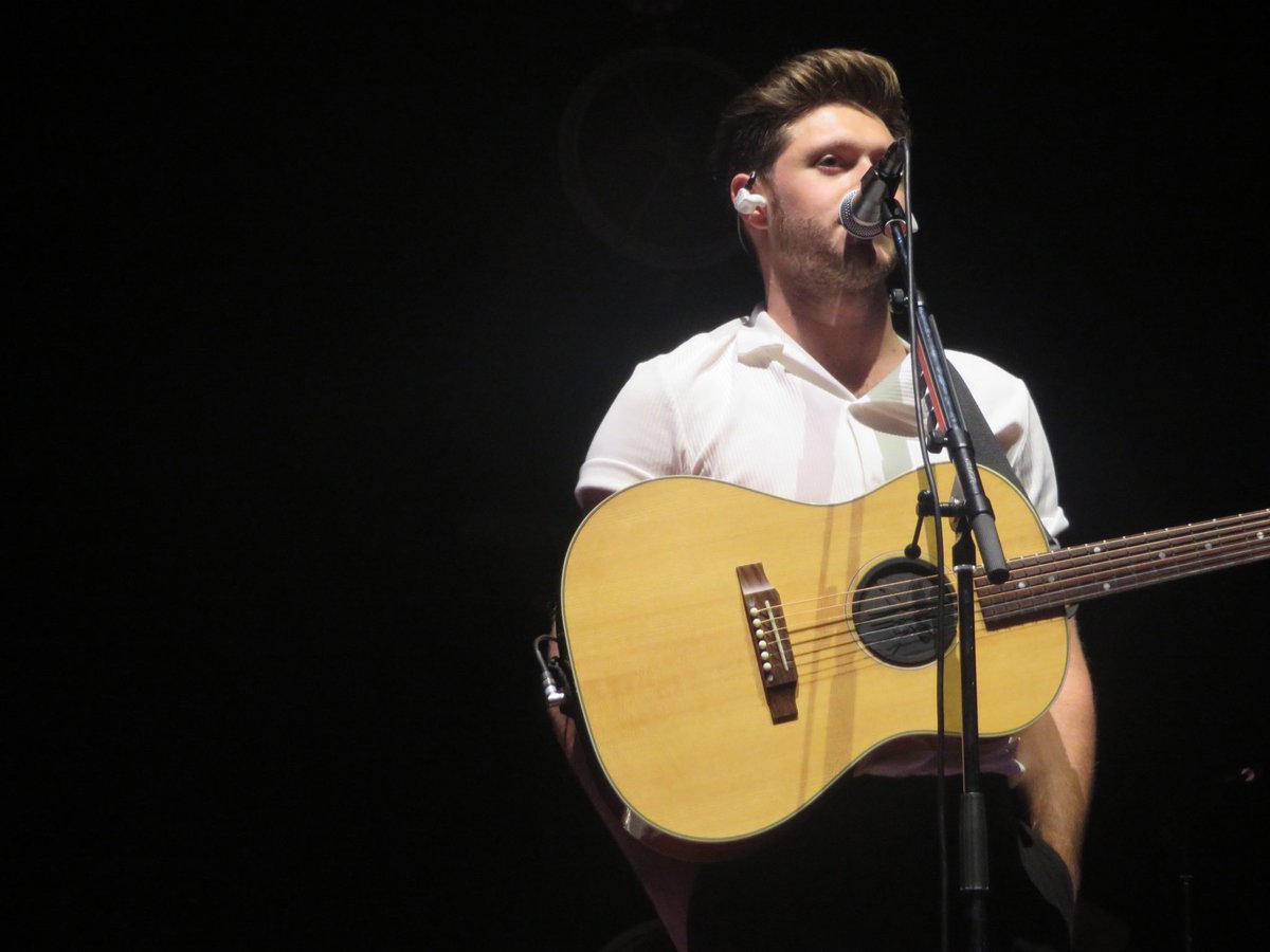 NJHNEWS's tweet photo. June 7th: Niall on stage (via @flickereesha) #FlickerWorldTourMelbourne https://t.co/2eqPZTuriM