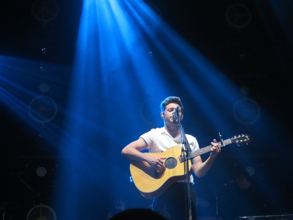 NJHNEWS's tweet photo. June 7th: Niall on stage (via @flickereesha) #FlickerWorldTourMelbourne https://t.co/hnFXye61zp