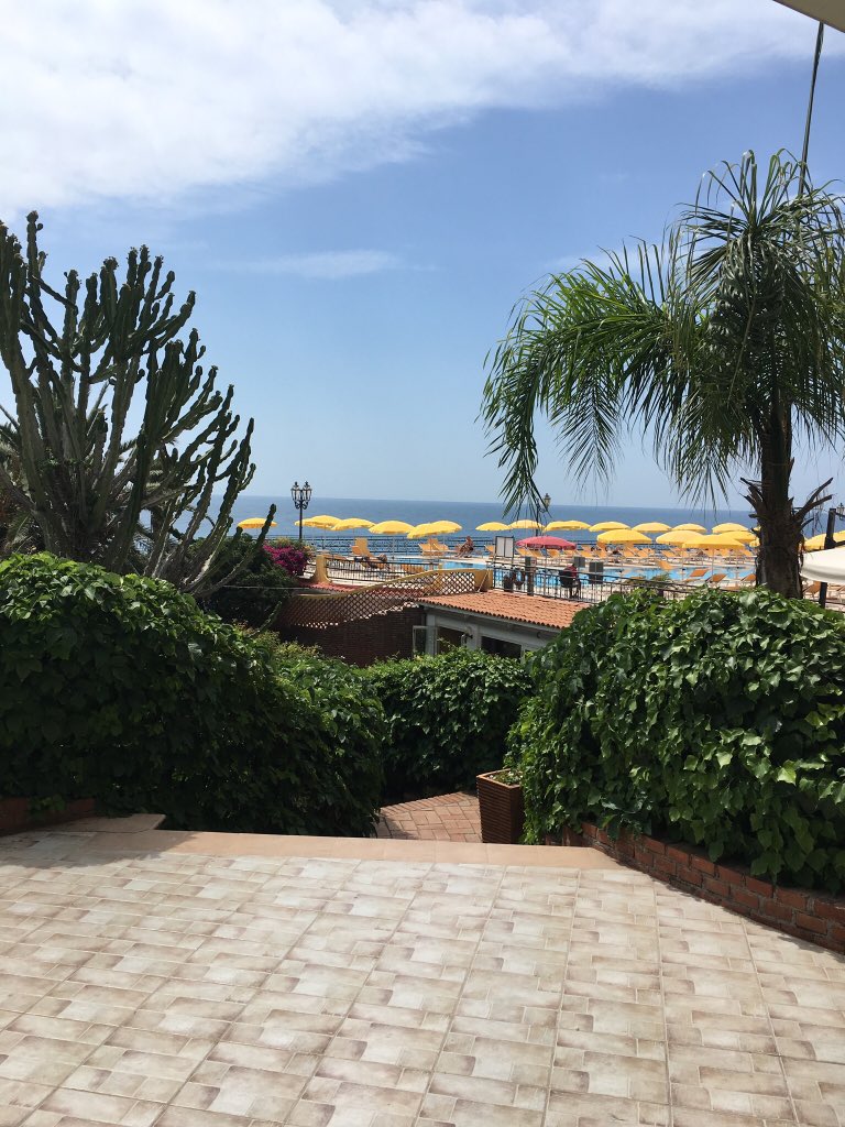 RobDebenham's tweet photo. Smashing to see so many good friends and meet new ones at #ITT2018 in Sicily! A full-on few days that will take a while to get over no doubt! #SpaghettiHoopsGate notwithstanding π€¦π»ββοΈ https://t.co/iskhuFA7xY