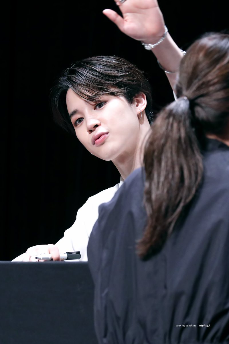 mighty_jimin's tweet photo. 180607 #지민 #JIMIN 마이티제이는 고화질을 참지않긔 https://t.co/XieDmvzqNC