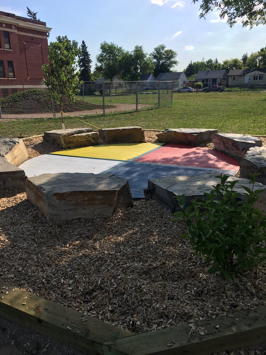 Mr_Thiessen's tweet photo. Very exciting that our #outdoor classroom @kitchenerschool is finally complete! @RegPublicSchool #outdoorlearning #community https://t.co/NTOeITVeRF