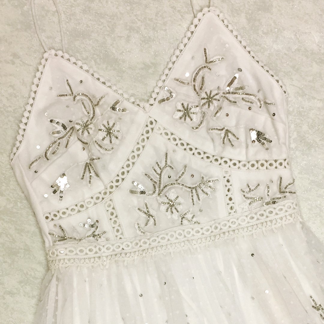 C L A R I S S A
Shop this beautiful new maxi dress here: ow.ly/wme830ko7rF
#frockandfrill #newdress #summerdress #weddingdress #fashion