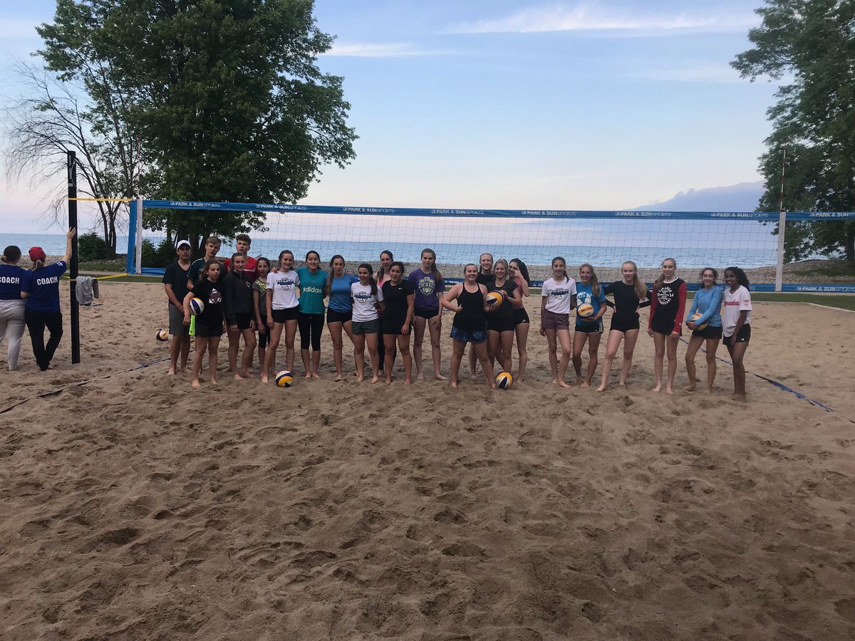 Thunder Beach crew hamming up on the beach. #oakvillethunder #beachvolleyball #thunderbeachcrew