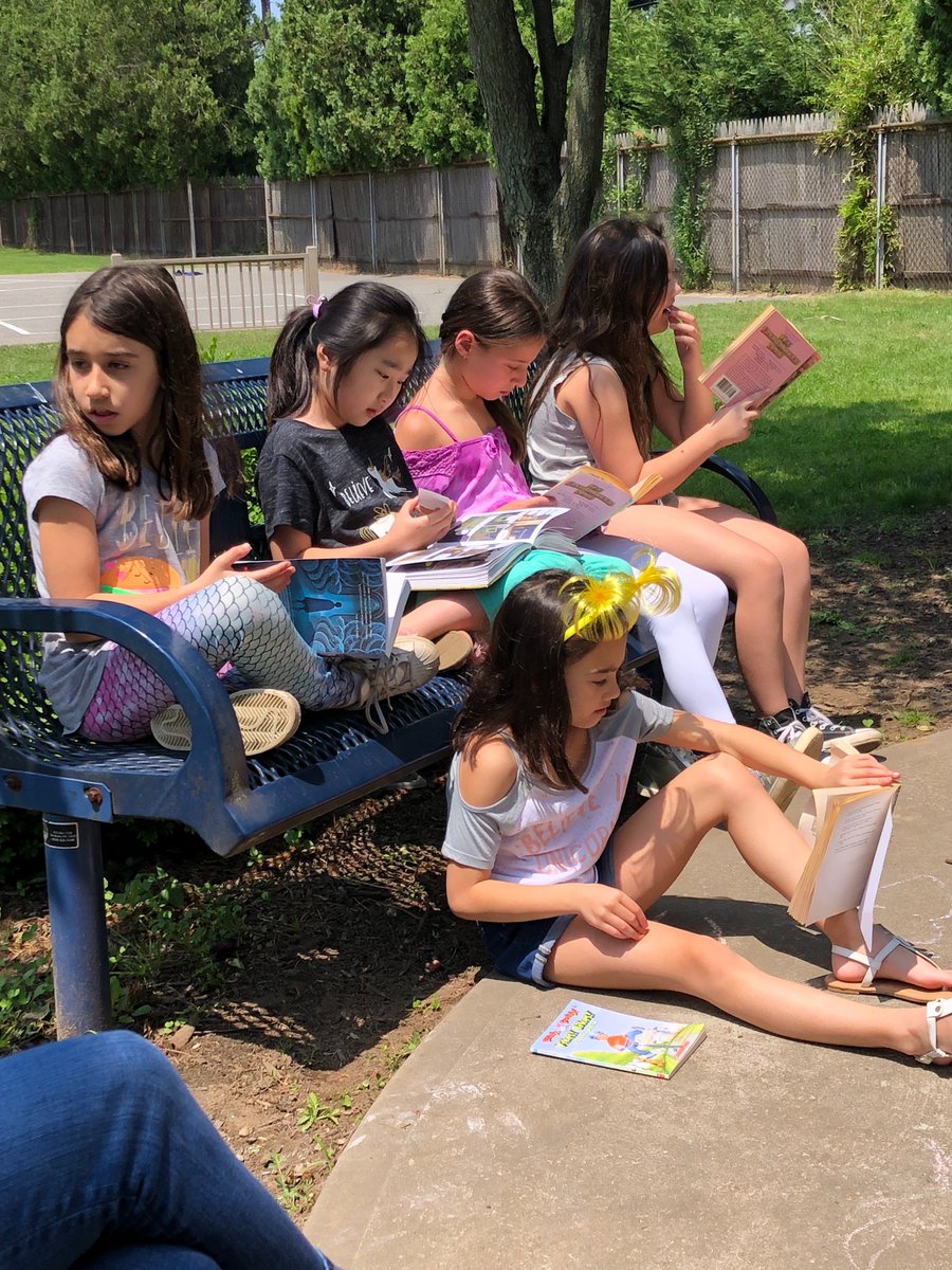mongiovimoore's tweet photo. O- outside day! Reading outside today! #cantiague @GinaFaust https://t.co/sPXN5yxv89