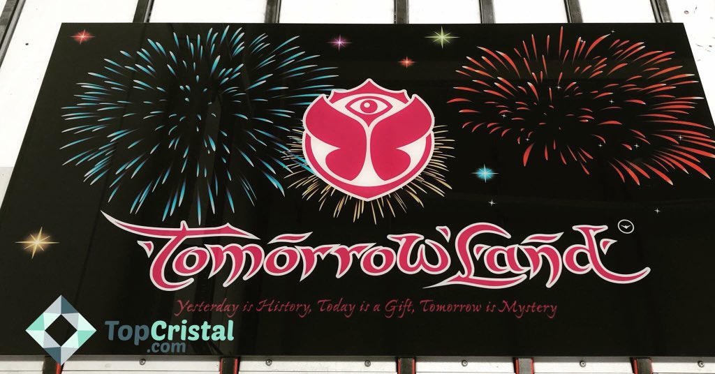 topcristal's tweet photo. Un cliente nos dijo que quería un cuadro de cristal en su casa.
Nos dijo la idea y nosotros le hicimos el diseño.
Impresión digital sobre vidrio para hacer un cuadro con un diseño del festival TOMORROWLAND.

#topcristal #cristal #vidrio #cristalpintado #cristaltemplado https://t.co/YTGOG7jo8n