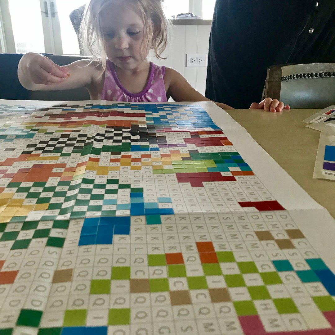 byStickTogether's tweet photo. The story continues! @lgtrew shared the amazing progression of their family activity and revealed the beautifully finished mosaic!! Click through to see the full image! β‘οΈ
#StickTogether #StickerMosaic #MakerMovement https://t.co/Z0Eo5OFdDe