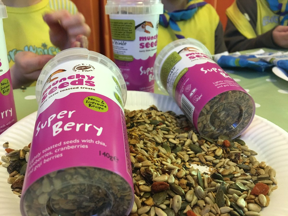 Becca_R_88's tweet photo. Brownies learning about healthy eating and sampling snacks. Thank you @MunchySeeds for your kind donation. The liked the seeds but some preferred sesame and others found the berry tastiest!! Overall they voted that both should score 10/10 #girlguiding https://t.co/sGhfqvVShD