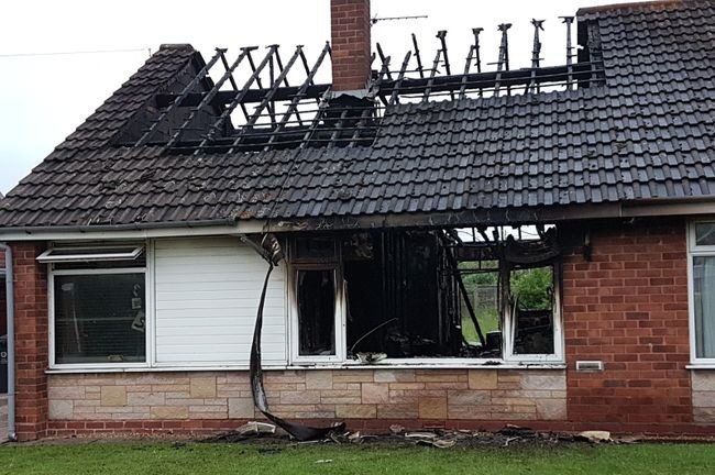 StaffsFire's tweet photo. This fire was caused by smoking materials... Thankfully the occupant made it out okay but a #Stafford man lost his life at the weekend due to a fire that was also caused by smoking materials. Find out how to stay safe here: https://t.co/3LuuapYfZo #SAMEcampaign https://t.co/gdWdHF7mMc