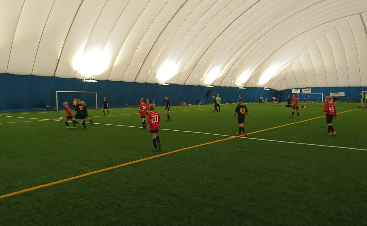 Meidän ja <a href="/NJSP07/">NJS P07</a> keltaiset kohtasivat piirisarjassa tutussa NJS-hallissa, tasainen peli päättyi aika ansaitusti 2-2, lopussa molemmilla hyviä paikkoja voittomaaliin.