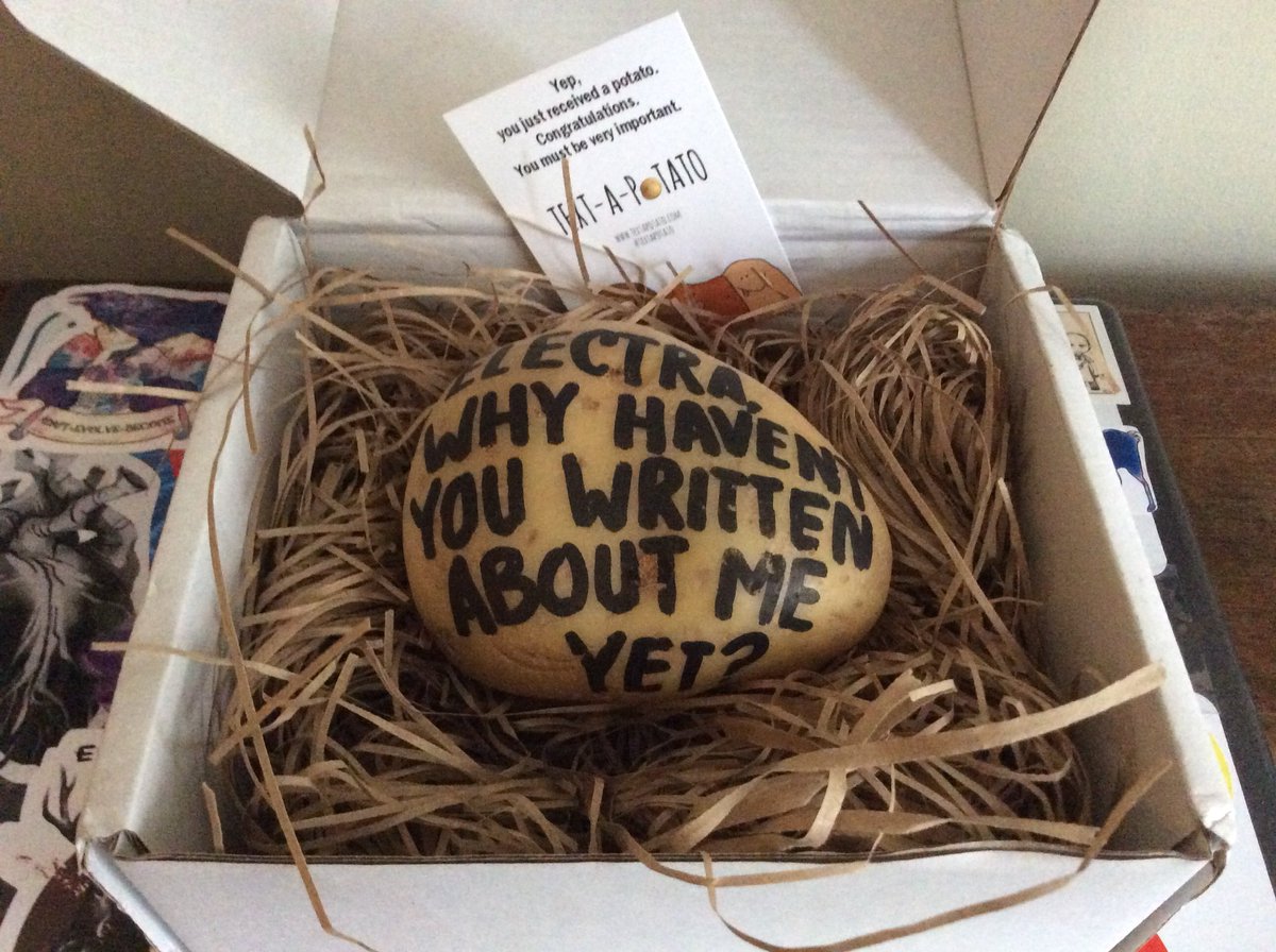 electra_rhodes's tweet photo. Days until @FannibalFest only 134! Yay! 

And today’s #CreativeCountdown? A potato. Oh yes. A potato. #PotatoWill I love my friends. @sugarmaus I have no words! No words at all! 

#FannibalFamily https://t.co/GKSCvpJwgQ