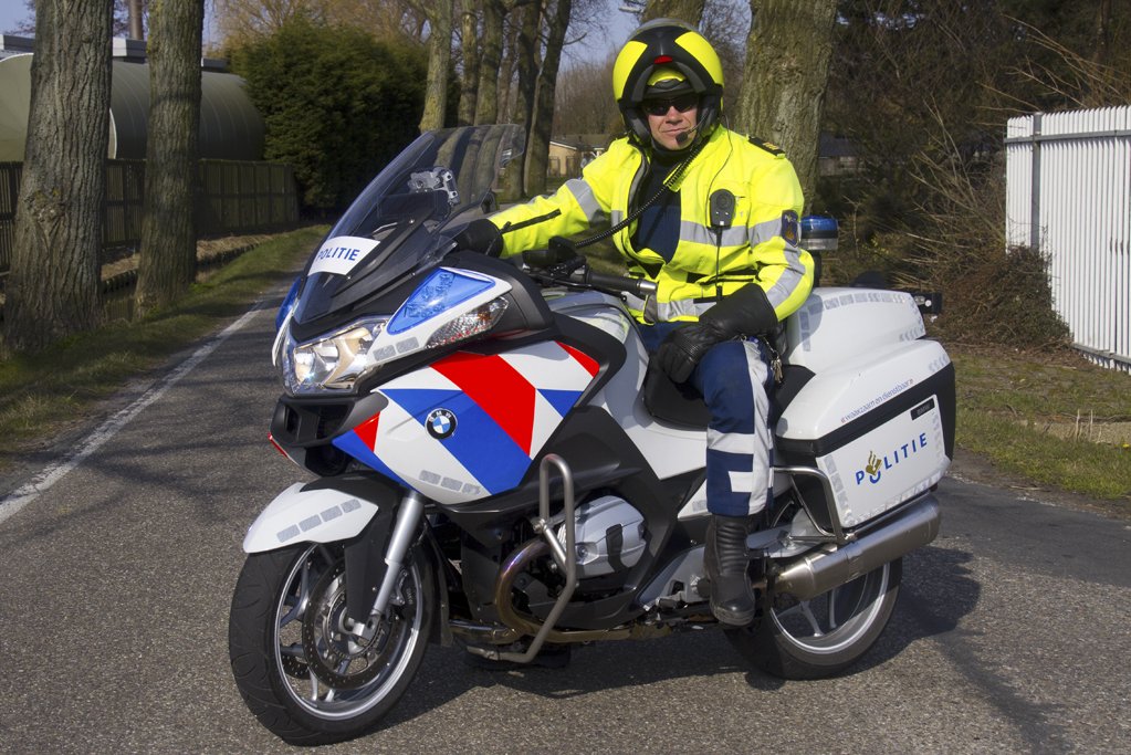 flashphotoNL's tweet photo. Rotterdam - Motorrijder aangehouden met doorgeladen wapen : → https://t.co/5r8Za2Nksu https://t.co/Omp3RFMYlg