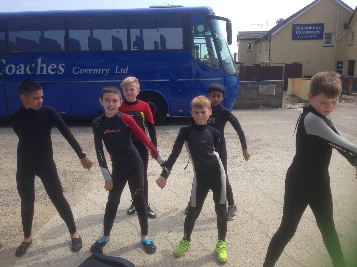 FinhamY6's tweet photo. Surfing meets flossing 😊 https://t.co/kaNQBJo4ar