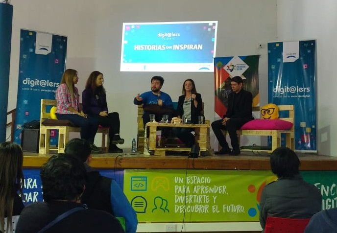 SoyCotyFerrer's tweet photo. Ahora! "Historias que inspiran", un encuentro con @ginotubaro, @DalesiBildo y @maru_ok18 organizado por #Telecom y el @MunicipioPilar. Inspiración para jóvenes que quieren estudiar, trabajar y vivir de la tecnología #digitalers #RSE 👏 https://t.co/eSNfSHCoTH