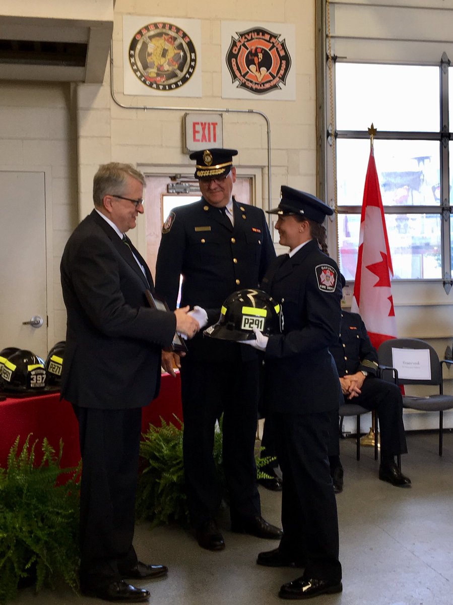 DrNataliaL's tweet photo. Pleased to witness @oakvillefire #RecruitClass2018 receiving their helmets from Chief @DurdinB @OakvilleMayor and Dep Chief @DfcBelair. @CouncillorAdams @CouncillorLongo @cduddeck and I congratulate all nine recruits! https://t.co/9oYg2HV4Fs