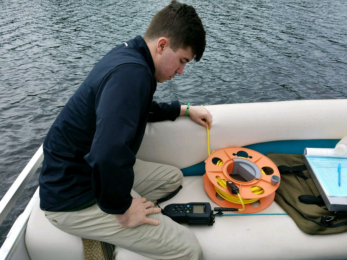 NHDES's tweet photo. Today VLAP biologists sampled Crescent Lake in Acworth. VLAP biologists try to go out with each VLAP volunteer group at least every other year to give a sampling refresher and to make sure they are sampling correctly. #Watershed #NHVLAP #CitizenScience https://t.co/501oaFAhAN