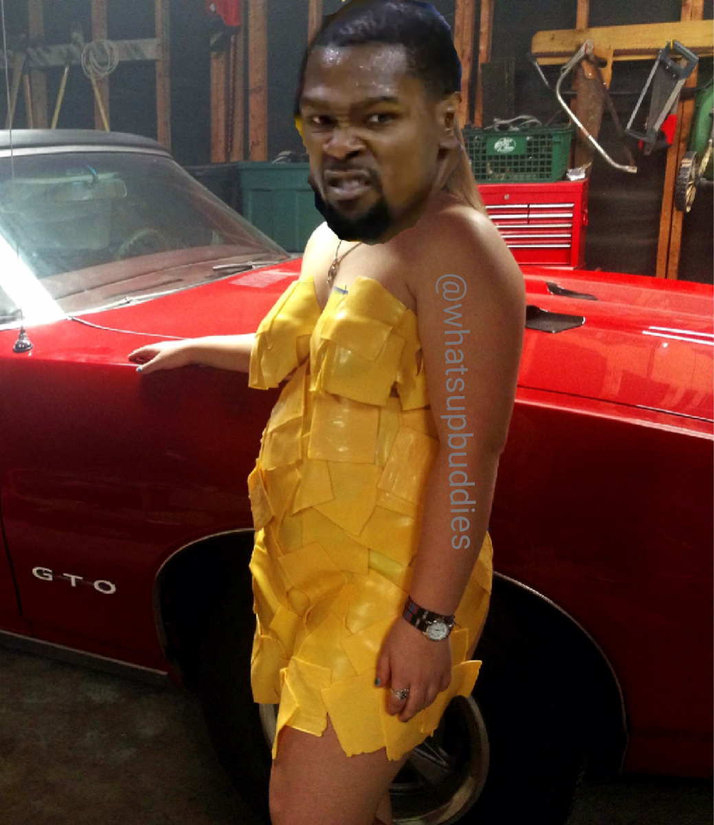 WhatsUpBuddies's tweet photo. Bold wardrobe choice for Kevin "ole cheese butt" Durant after game 3. @KDTrey5 #cheesebutt #NBAFinals https://t.co/o6xndXzylJ