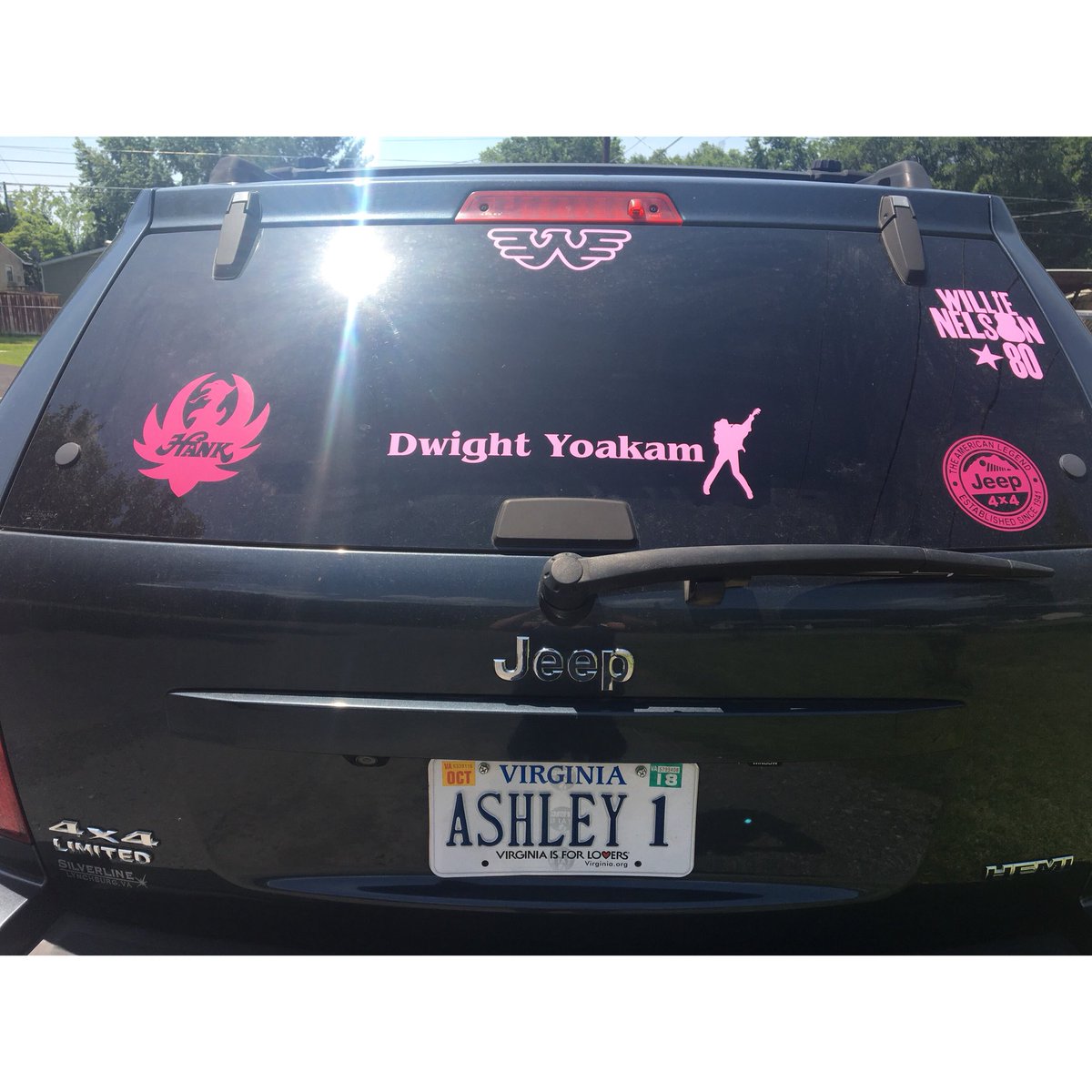AshleyRenee_97's tweet photo. Finally got a @DwightYoakam decal😍 https://t.co/XgyU1xsDl4