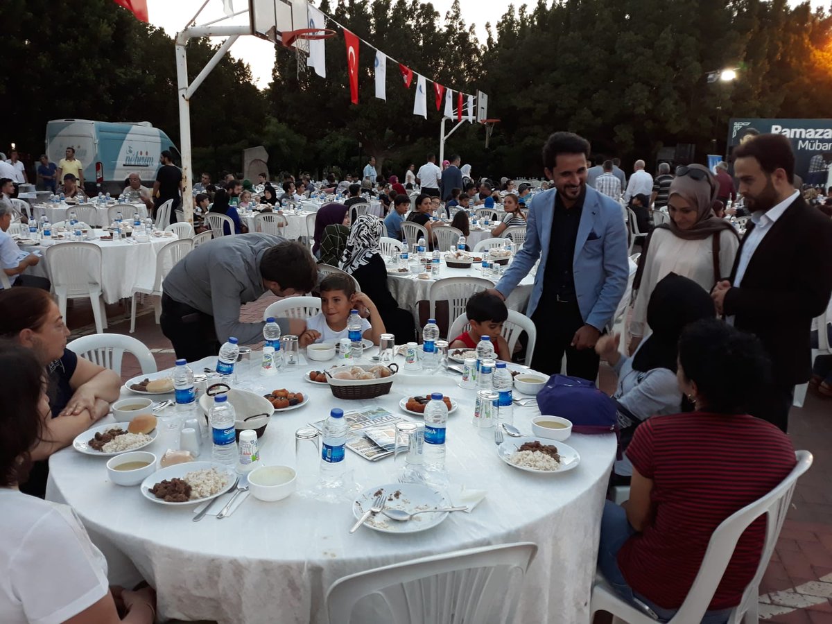 Antalya Büyükşehir Belediyesi'nin düzenlemiş olduğu iftar programina ailelerimizle birlikte  katılım sağladık. <a href="/menderesturel/">Menderes Türel</a> başkanımıza teşekkür ederiz.