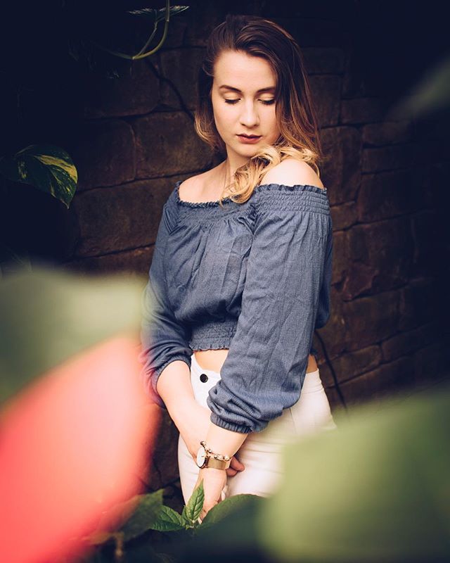 CaLupig's tweet photo. Model: @annbll_gr 
#imgruenen #natur #fotografie #model #egaparkerfurt #nikon #carolinphotography #schmetterlingshaus #ohneschmetterlinge #havefun💋 #sehrwarmhier #pflanzen #sinnlich #verbunden https://t.co/UHP4jyoKYl