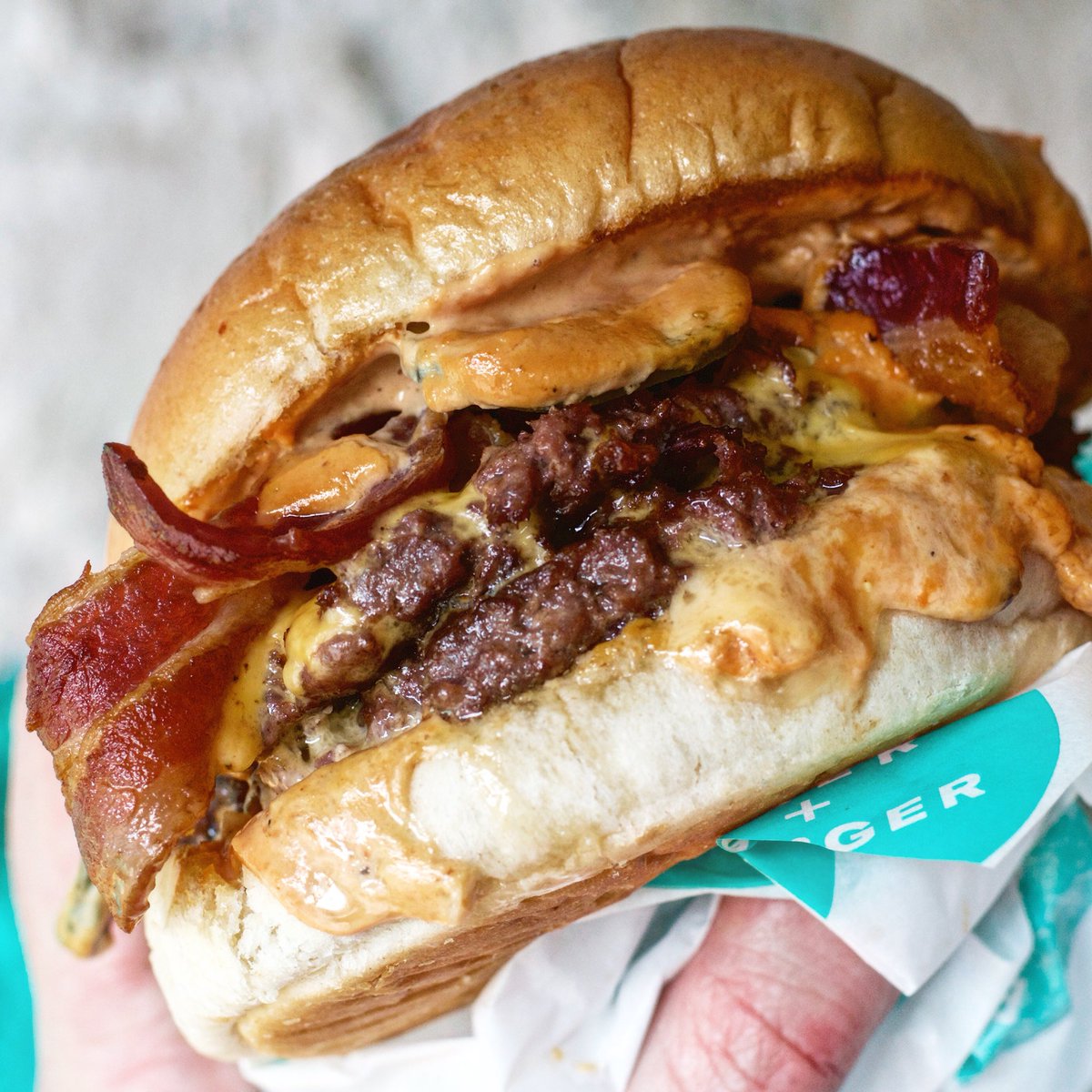 BEER + BURGER STORE tweet media
