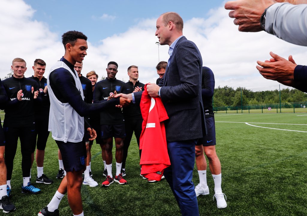 eddie_keogh's tweet photo. A pretty special moment for @trentaa98 to receive his first @England senior team shirt from Prince William who visited the team today. #threelions #WorldCup2018 #harrykane #garethsouthgate @silverhubmedia @CanonUKandIE @CanonProNetwork https://t.co/Jmcd2ZRPWh