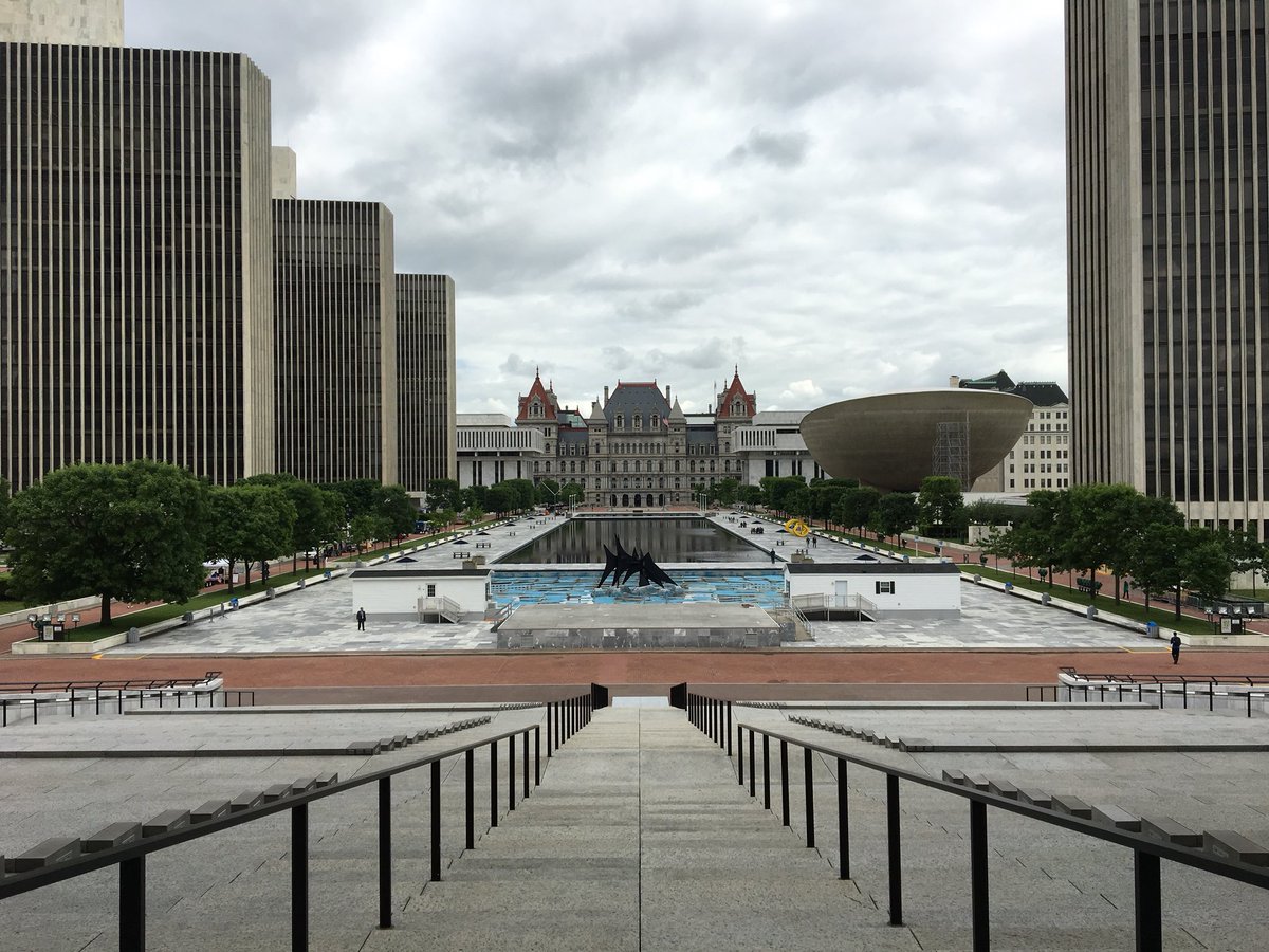 semlabteam's tweet photo. Hello Albany 👋🏻👋🏼👋🏽👋🏾👋🏿

Happy to be here for the New York Archives Conference [!] 

Looking forward to the day’s events 🎉#NYAC2018 #SemLabPics https://t.co/JuTD4IbaHm