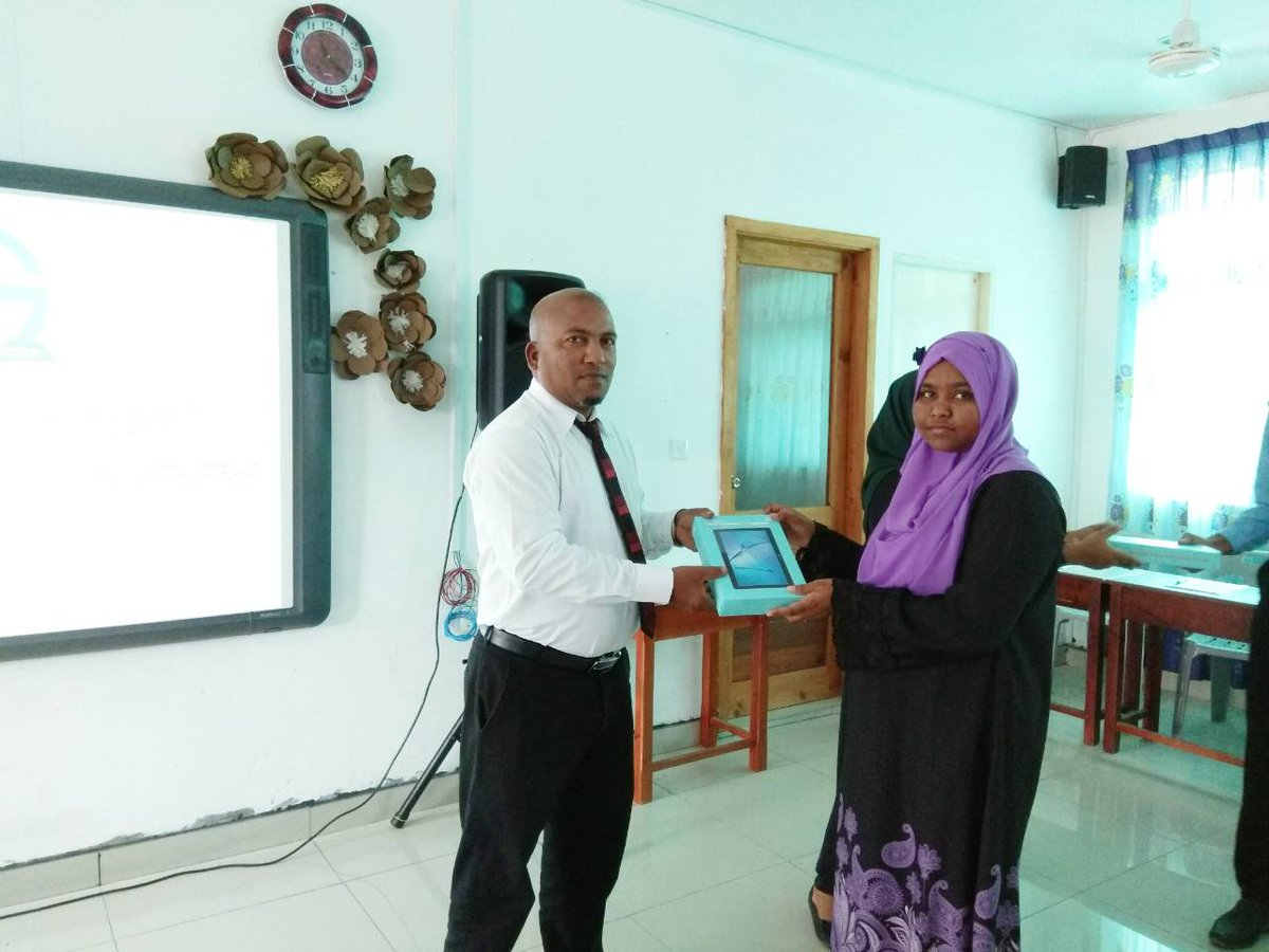 eduGS_60's tweet photo. Distributing tablets to teachers. 
@EducationMV @aishathshiham https://t.co/AotBDBe1TR
