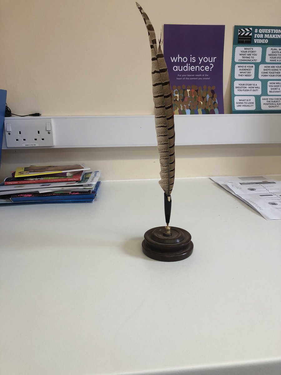 hannah_Digi17's tweet photo. Essential kit for a digital trainer - a working quill #classictechnology https://t.co/6FFnnmNyOp