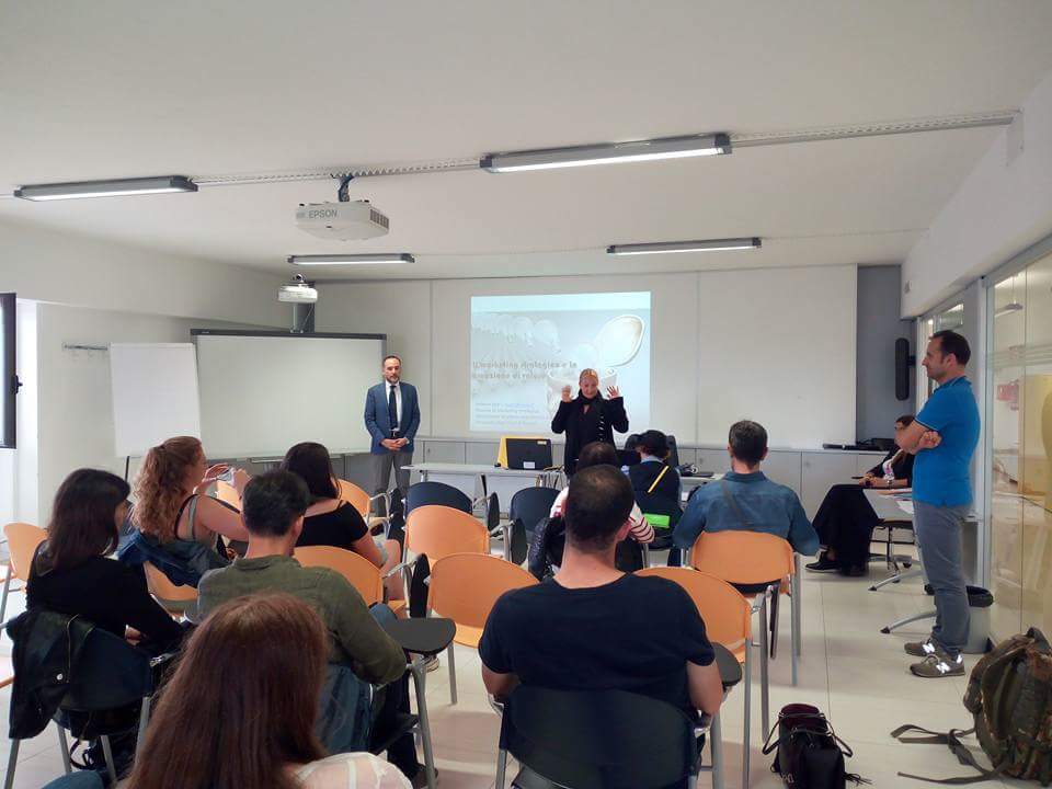 StartCupSardegn's tweet photo. A #cubact 2 prof: AntonioUsai marketing @unissTwit e JantjeHalberstadtt SocialEntrepreneurship-UniversitatLuneburg https://t.co/rZhUyMKMCP