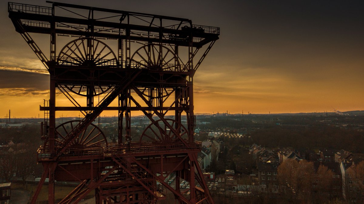 frankblade1's tweet photo. Ruhrgebiet und seine Fördertürme....traumhaft #gelsenkirchen #zecheconsol #ruhrgebiet #ruhrpottromantik #ruhrpottliebe https://t.co/Xme5cd1IhO