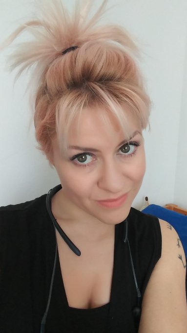 Good morning!  I feel *SO* much better and I get to model for @rija_mae 's workshop today in #Spain!  #lifeisgood<a href="/tag/spain"class="tags"><span>#spain</span></a><a href="/tag/lifeisgood"class="tags"><span>#lifeisgood</span></a><a href="/tag/modeling"class="tags"><span>#modeling</span></a><a href="/tag/ilovemyjob"class="tags"><span>#ilovemyjob</span></a><a href="/tag/ropework"class="tags"><span>#ropework</span></a>