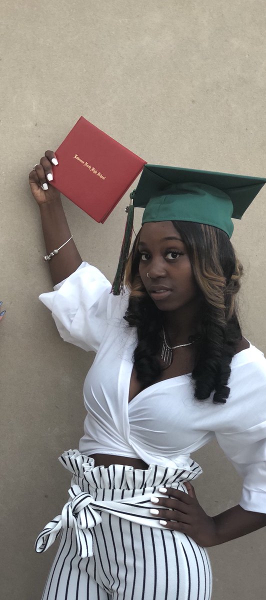 Shaymoneey_'s tweet photo. they gone try to count you out , so you make em count you in ! PERIODT #2018Graduate #LNALUMNI 🎓❤️ https://t.co/brGD7GaPfY