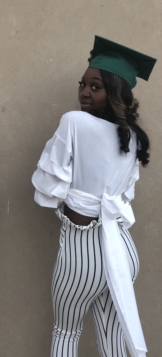 Shaymoneey_'s tweet photo. they gone try to count you out , so you make em count you in ! PERIODT #2018Graduate #LNALUMNI 🎓❤️ https://t.co/brGD7GaPfY