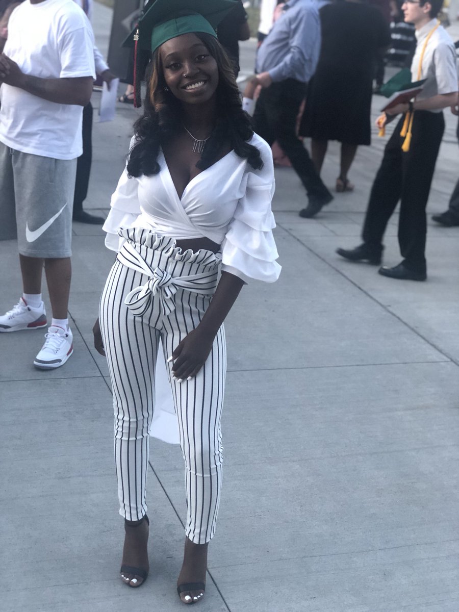 Shaymoneey_'s tweet photo. they gone try to count you out , so you make em count you in ! PERIODT #2018Graduate #LNALUMNI 🎓❤️ https://t.co/brGD7GaPfY