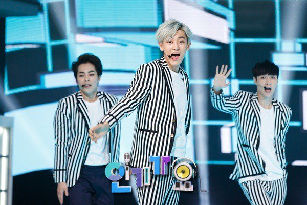 chanyeol pics tweet media