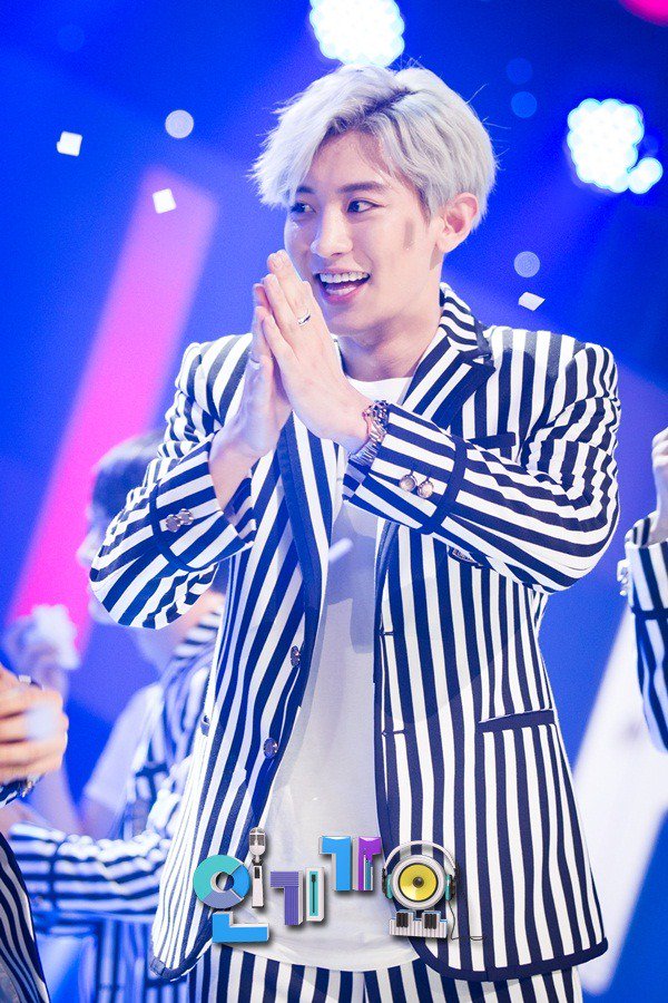 chanyeol pics tweet media