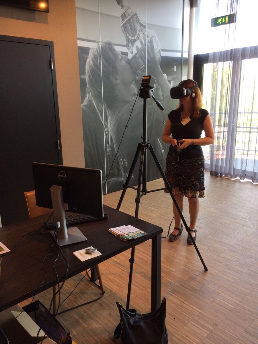 E_Mence's tweet photo. Positieve reacties vandaag op het E-Health Essentials Congres voor de in co-creatie ontwikkelde #VR toepassing 'Lunchroom Zondag'. Een toepassing voor mensen met een depressie gebaseerd op de CGT-methode ontwikkeld door het eGGZ Centrum en @IJsfontein #ehealthessentials #ehealth https://t.co/N8gaJNWtcy