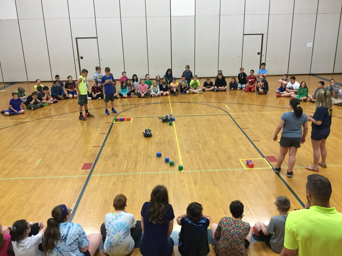 marlflite's tweet photo. One of my favorite events of the year is our 5th grade robotics competition. Had the most thrilling finals we’ve ever seen! Congrats @AntoinetteArne1 HR for taking home the 3D printed hardware! #vexrobotics #learnupperperk https://t.co/U1ceefSpan