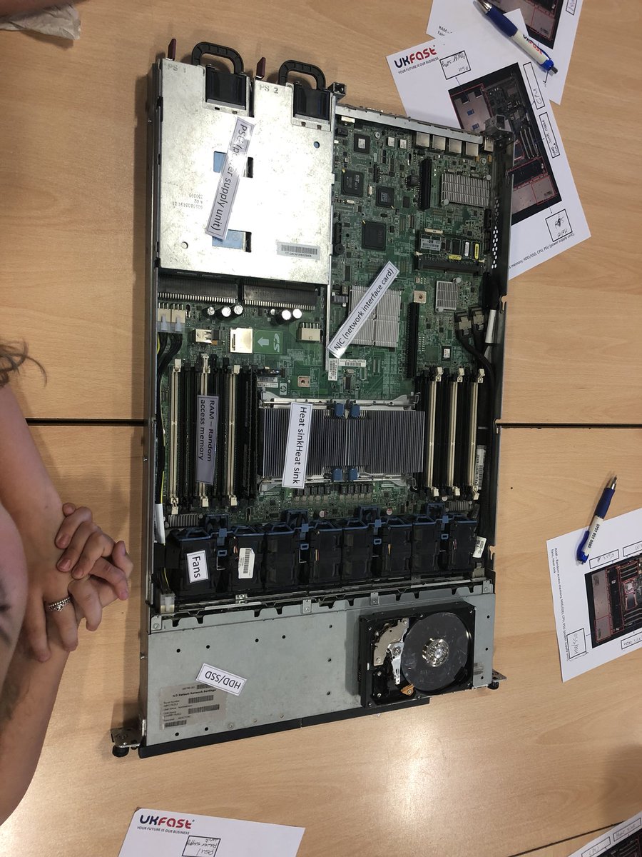 ITMissC's tweet image. @UKFast showing children inside a server #howtechworks #careersday @MostonFieldsPS