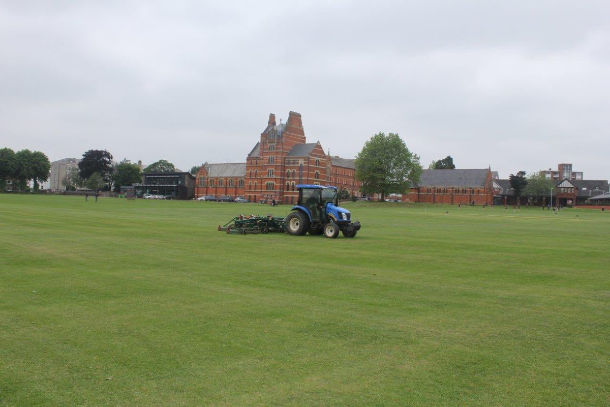 ExeterSchoolUK's tweet photo. Tending the beautiful grounds of Exeter School.
#landscape #grounds #fields #sportsfields #sportspitches #acres #acrage #land #green #grass #countryside #devon #exeter #school #education #independentschool https://t.co/DHCv0RJJVr