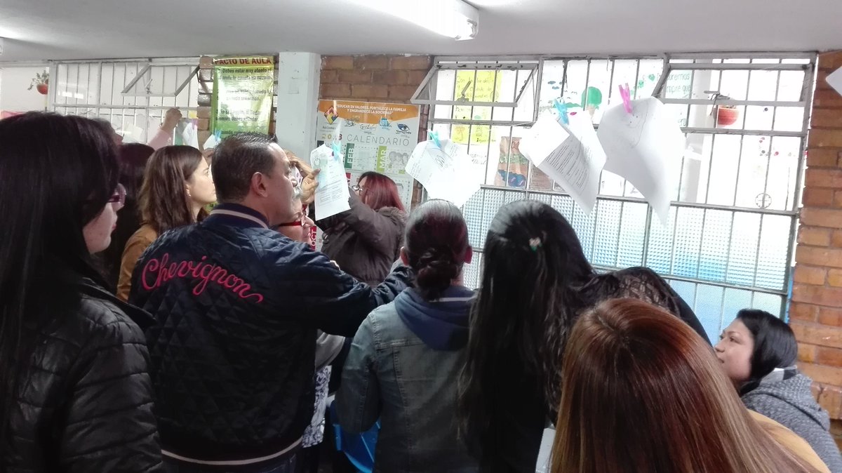 Samysalazar12's tweet photo. Samy Salazar. Institución. Las Villas Soacha presente. #PTATransforma.PTA camino de transformación para una educación de calidad. #PTATransforma @mineducacion @Yanethgiha @PTA_Colombia @infopresidencia @MartaISernaN @petrogustavo @IvanDuque @juliandezubiria @VickyDavilaH https://t.co/2TqVB3hLXp