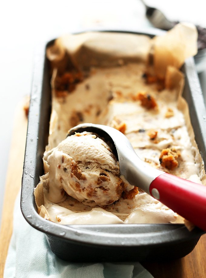 minimalistbaker's tweet photo. For Throwback Thursday we're throwing it back to this Vegan Peanut Butter Chocolate Chip Cookie Dough Ice Cream! 🍦🍫🍪10 basic ingredients, creamy, dreamy, + SO decadent! https://t.co/NWuuACbdRz #vegan #icecream #ThrowbackThursday https://t.co/4k8TyanFE5