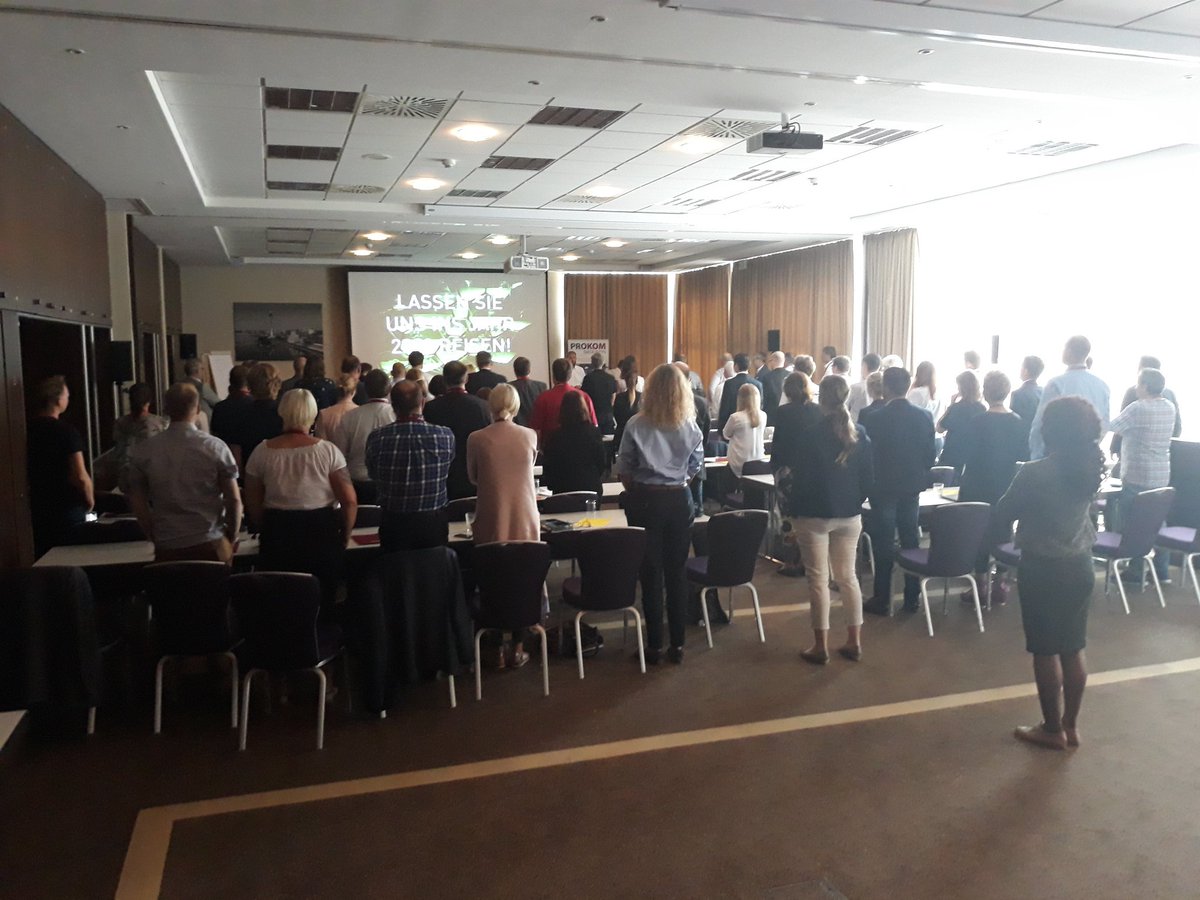 prokomkongress's tweet photo. @trendone entführt unsere Teilnehmer auf eine Zeitreise in das Jahr 2028! #Prokom18 #digitalisierung #futureforce #futuretrends #produktkommunikation #omnichannellive #fastwiebeistartrek https://t.co/4CXg1V1DfQ