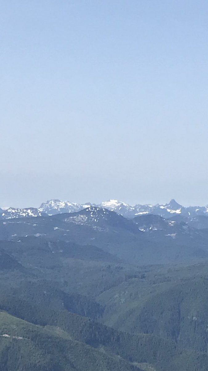 mt_stuart's tweet image. Anyone recognize the mountain in the middle? As seen from Kelly Butte.@MtOlympusWA @Mount_Pilchuck @GlacierPeak#kellybuttefirelookout