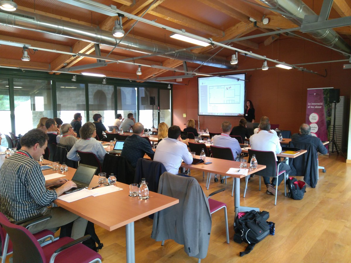 clusterinnovi's tweet photo. @theBeBrand_bcn explicant exemples de transformació digital dels processos productius en empreses del sector vitivinícola https://t.co/m136Hx1VPr