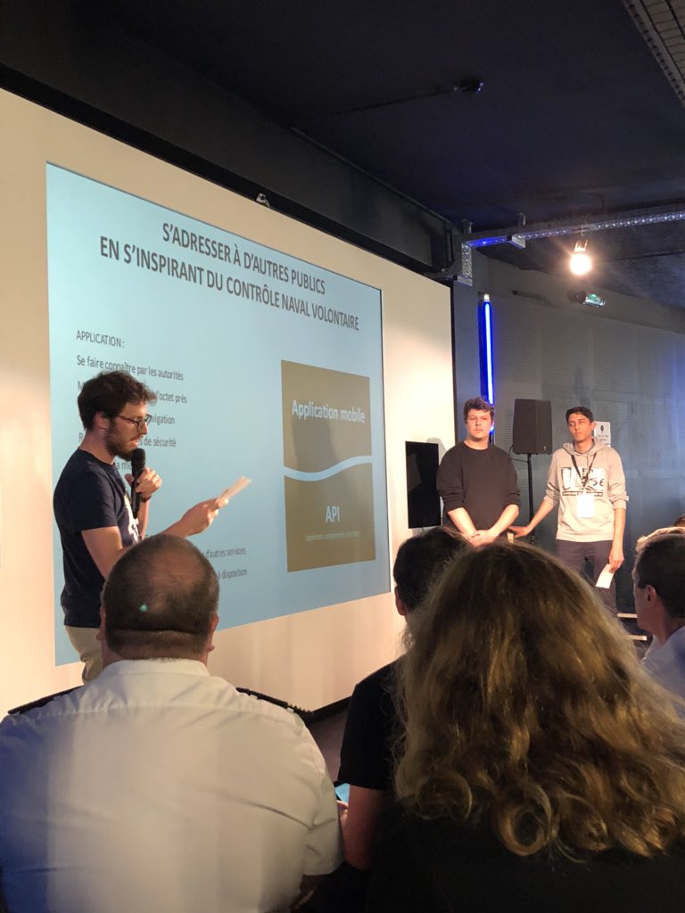 RachidaSoussi's tweet photo. #hackathonmarine2018 Présentation des projets par équipe avant la délibération finale du jury @MarineNationale @thalesemploi @42born2code https://t.co/XxxTRL6Zxq