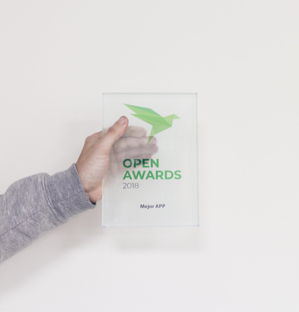 yourbnext's tweet photo. ¡Aquí está nuestro #OpenAwards2018 a la Mejor App de Europa! 🤩 ¡Muchas Gracias #OpenExpo18! https://t.co/i1p22skAlt