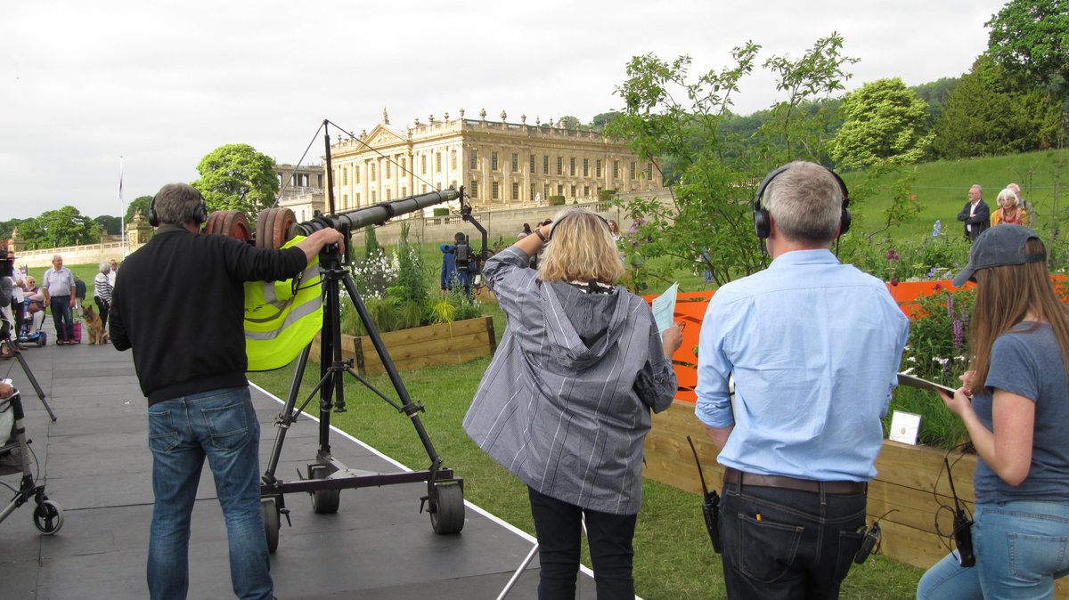 GWandShows's tweet photo. Filming at #RHSChatsworth is going like a dream! The sun is shining and the flowers and gardens are looking absolutely amazing. Join us for a guided tour at 7.00pm this evening on @BBCTwo. See you later 😎 #GardenersWorld https://t.co/BOpyTFGdCt