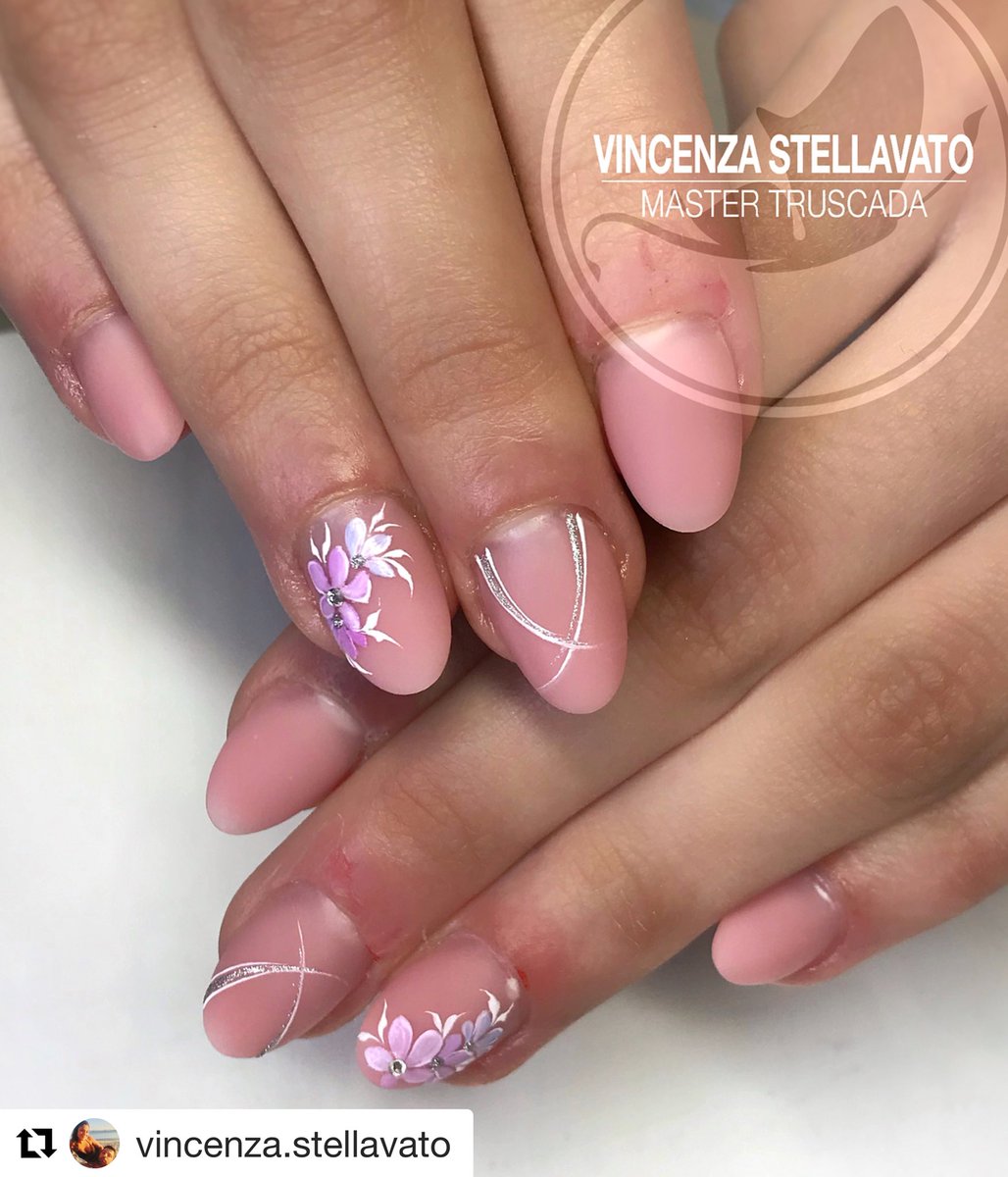 Truscada_Swiss's tweet photo. Made by vincenza.stellavato 
・・・
Ricostruzione su Onicofagia! 
#allungamento#onicofagia#nailstyle#restyle#nails#nailart#nude#flowers#spring #truscada #truscadanail #truscadacolor #truscadastyle #BeTruscada #nail #nails #unghie #ongles #nägel #gelnägel #gelnail #onglesengel https://t.co/Pq1zzxPo4f