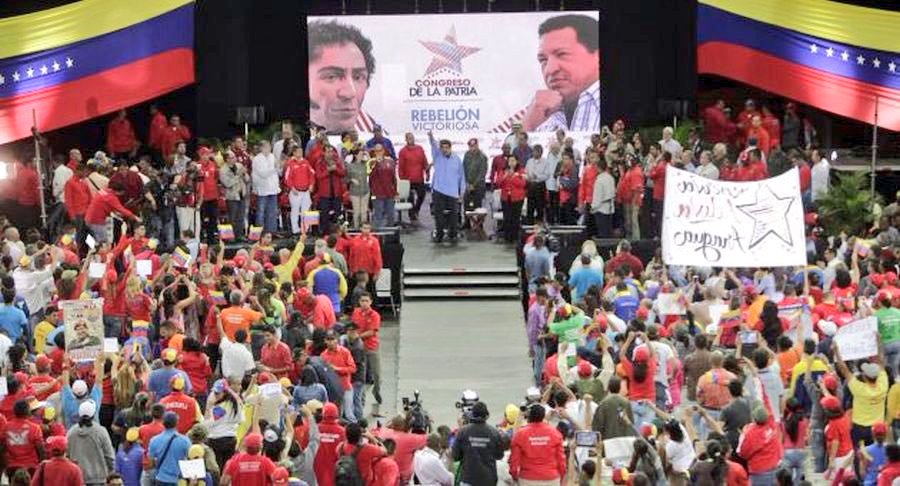 OrfCojedes's tweet photo. #07Juni #ConElPuebloTodo
Hoy continúa diálogo profundo, el pueblo heroico organizado en comunas, consejos comunales acompañan con su sabiduría al Pdte./Campesino @NicolasMaduro para garantizar paz y sentar nuevas bases económicas para Buen Vivir del venezolano común @MargaudPSUV https://t.co/NHX0IgRskS